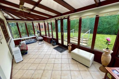 35 Alyn Drive, Rossett, Wrexham, LL12 0HQ