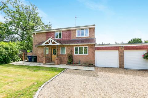 4 bedroom detached house to rent, The Ridgeway