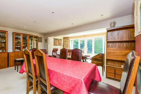 4 bedroom detached house to rent, The Ridgeway