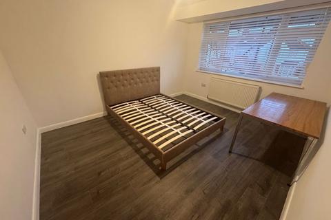 4 bedroom house to rent, Burns Avenue, Southall