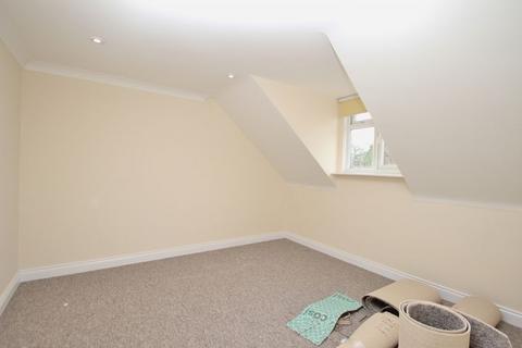 2 bedroom apartment to rent, Doveshill Crescent, Bournemouth BH10