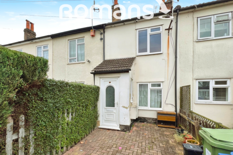 2 bedroom terraced house to rent, Somerset Road, Farnborough, GU14