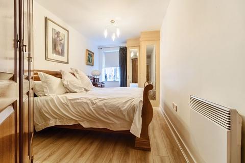 2 bedroom flat for sale, London Road, St. Albans