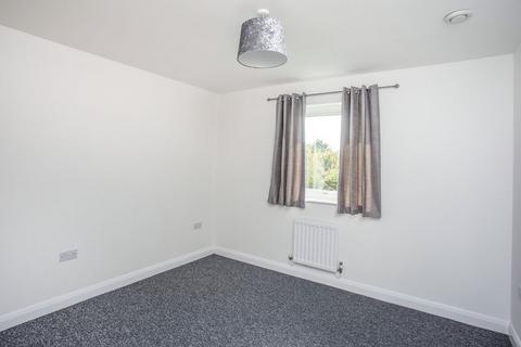 2 bedroom flat to rent, Admiralty Close, West Drayton