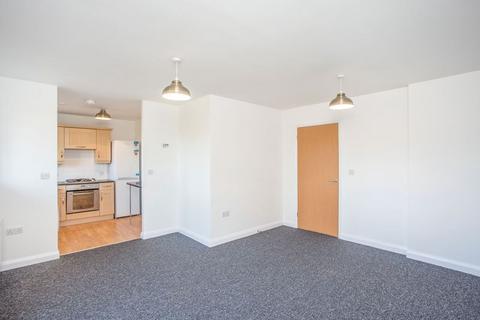 2 bedroom flat to rent, Admiralty Close, West Drayton