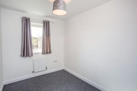 2 bedroom flat to rent, Admiralty Close, West Drayton