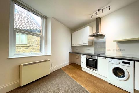 2 bedroom flat to rent, 5 Badcox, Frome