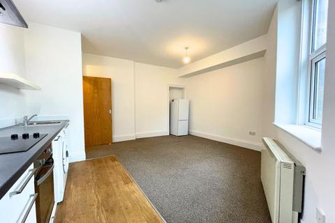 2 bedroom flat to rent, 5 Badcox, Frome