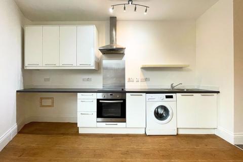 2 bedroom flat to rent, 5 Badcox, Frome