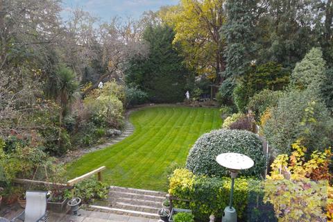 10 Luctons Avenue, Buckhurst Hill, IG9 5SG