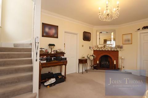 10 Luctons Avenue, Buckhurst Hill, IG9 5SG
