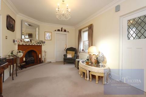 10 Luctons Avenue, Buckhurst Hill, IG9 5SG