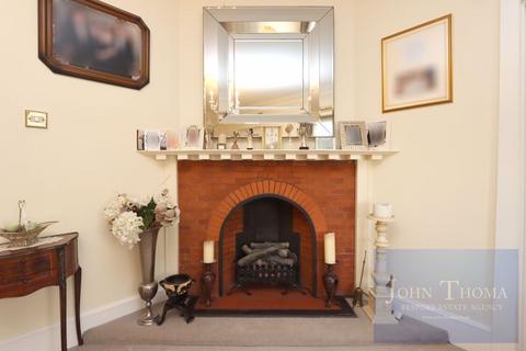 10 Luctons Avenue, Buckhurst Hill, IG9 5SG