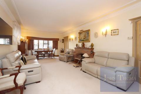 10 Luctons Avenue, Buckhurst Hill, IG9 5SG