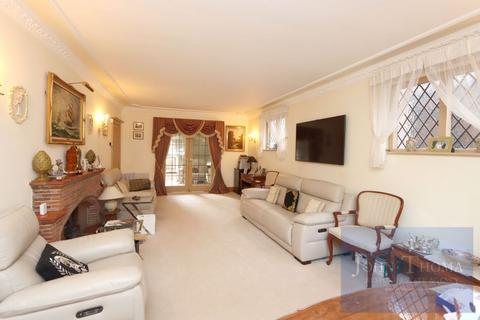 10 Luctons Avenue, Buckhurst Hill, IG9 5SG