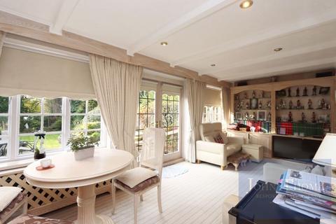 10 Luctons Avenue, Buckhurst Hill, IG9 5SG