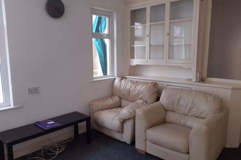 5 bedroom terraced house to rent, Allensbank Road, Cardiff CF14