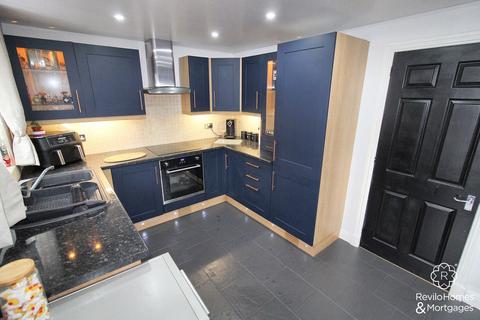 2 bedroom townhouse for sale, Green Bridge Close, Rochdale, OL11