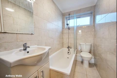 1 bedroom flat to rent, Mintern Close, Hedge Lane, London N13