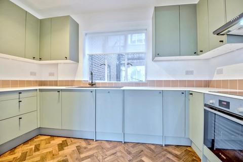 2 bedroom flat for sale, Lissenden Gardens, Parliament Hill, London NW5