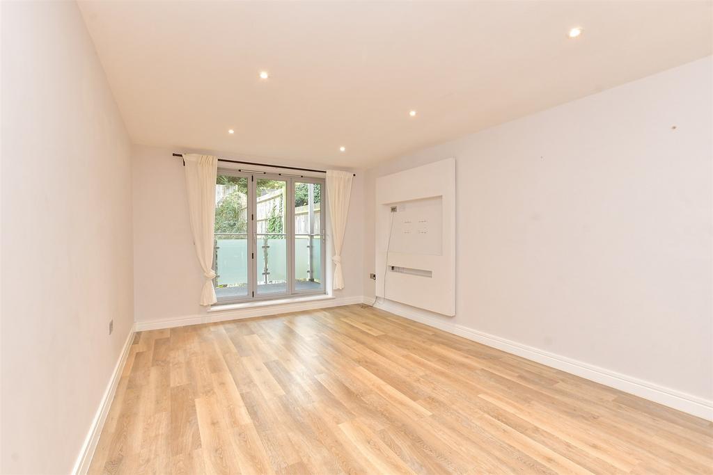 Kitchen Lounge/Dining Area