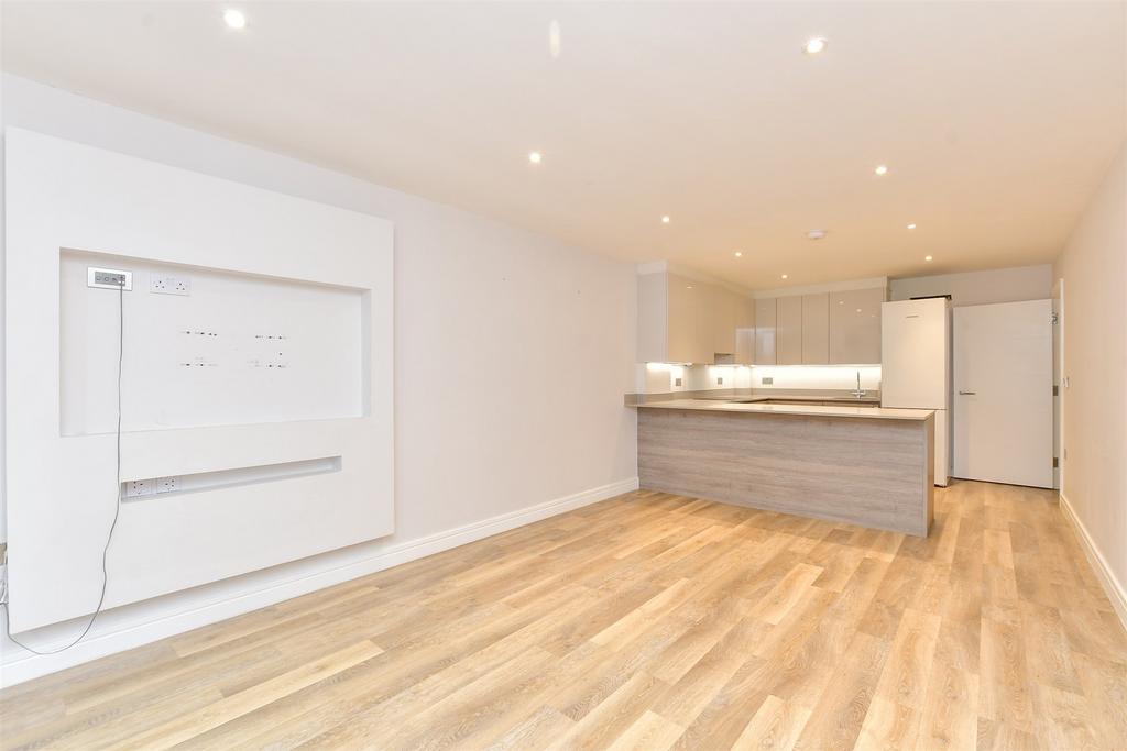 Kitchen Lounge/Dining Area