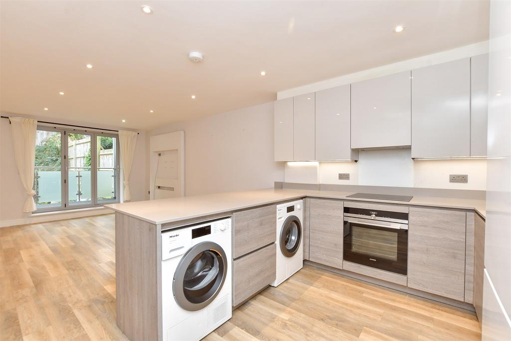 Kitchen Lounge/Dining Area