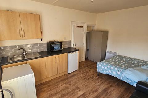 Studio to rent, Flat 2 , 2 Vinery View, Leeds