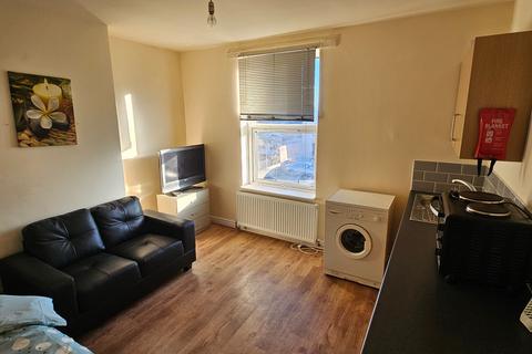 Studio to rent, Flat 2 , 2 Vinery View, Leeds