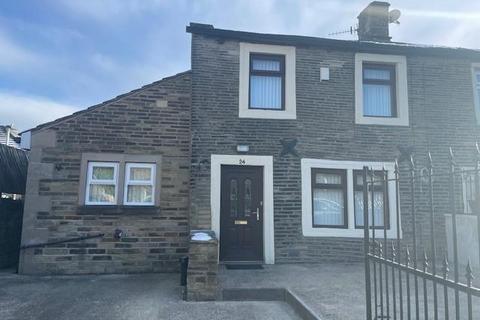 2 bedroom end of terrace house to rent, Club Street, Bradford BD7