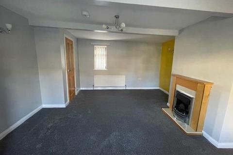 2 bedroom end of terrace house to rent, Club Street, Bradford BD7