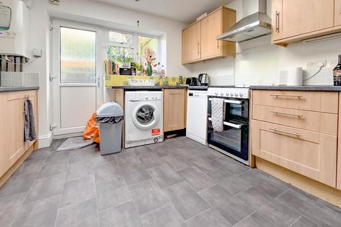 6 bedroom terraced house to rent, North Road, Bristol BS6