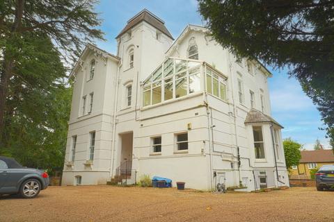 1 bedroom ground floor flat for sale, Portsmouth Road, Esher KT10