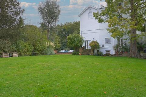 Flat 3, Pine Trees Portsmouth Road, Esher, KT10 9JF