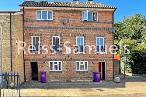 6 bedroom semi-detached house to rent, Ambassador Square, Canary Wharf, London E14