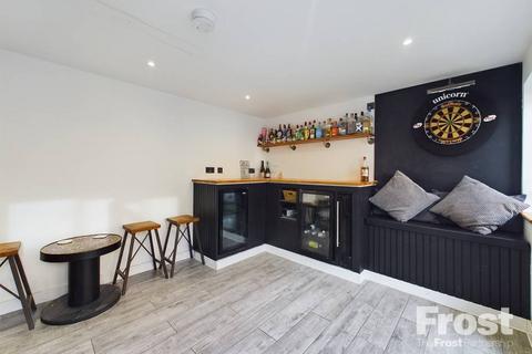 34 Westminster Close, Feltham, TW14 9XD