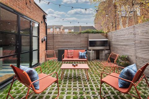 44 Sharon Gardens, London, E9 7RX