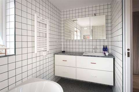44 Sharon Gardens, London, E9 7RX