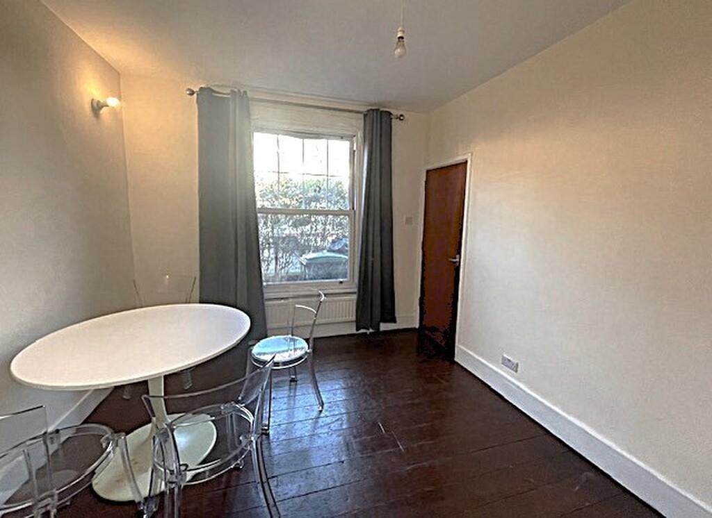 House in London - View 2