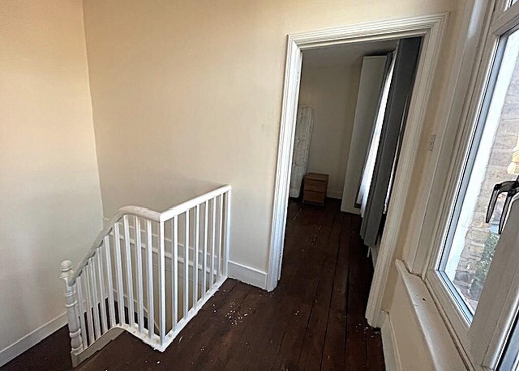 House in London - View 5