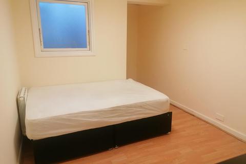 Studio to rent, Flat  Guildford House, - Guildford Street, Luton