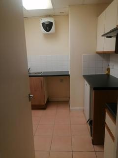 Studio to rent, Flat  Guildford House, - Guildford Street, Luton