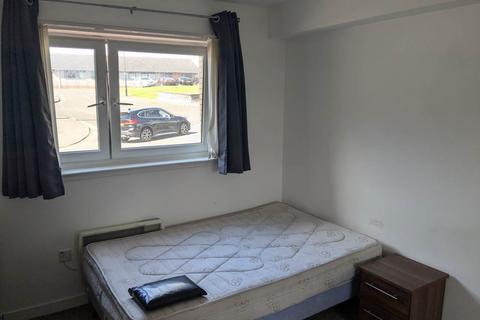 2 bedroom flat to rent, 77 Bellfield Street, ,