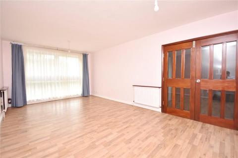 2 bedroom flat to rent, Flat , Imperial Court, High Road, London