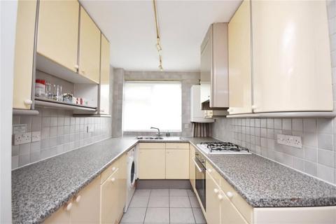 2 bedroom flat to rent, Flat , Imperial Court, High Road, London