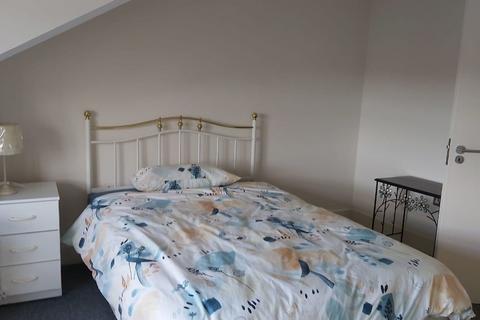 1 bedroom in a house share to rent, Avondale Road - FEMALE ONLY