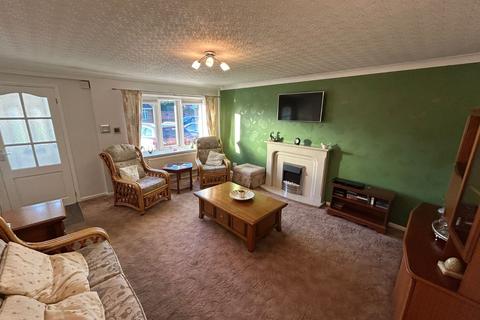 3 bedroom bungalow for sale, The Oaks, Warwickshire CV12