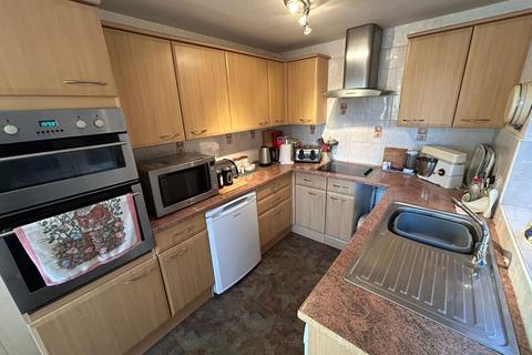 3 bedroom bungalow for sale, The Oaks, Warwickshire CV12