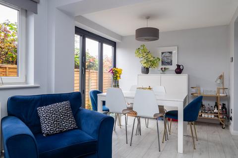 2 Parkview Close, Carshalton, SM5 3JZ
