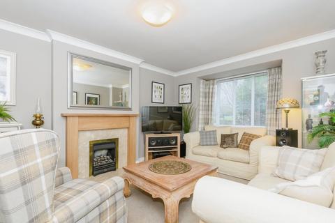 4 bedroom detached house for sale, Spinners Way, Cleckheaton BD19